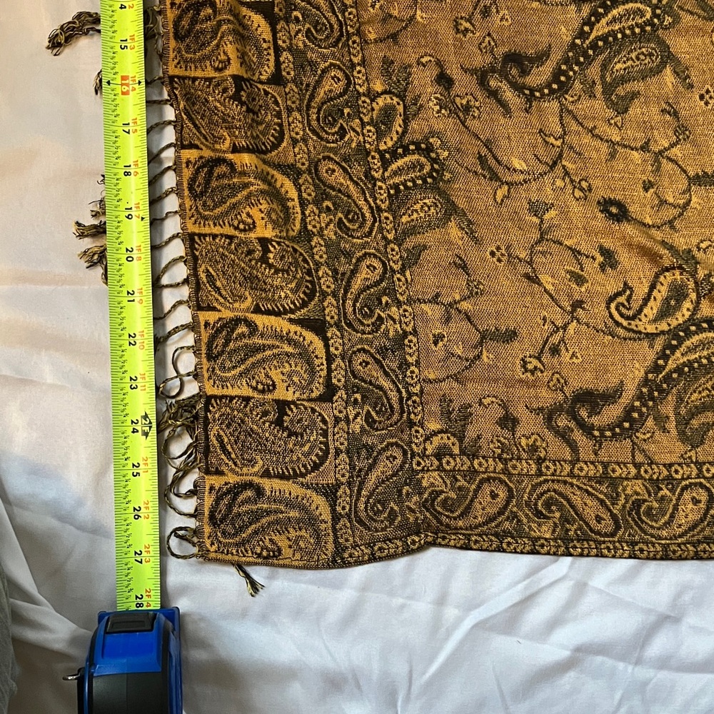 Elegant Paisley Scarf in Gold and Black